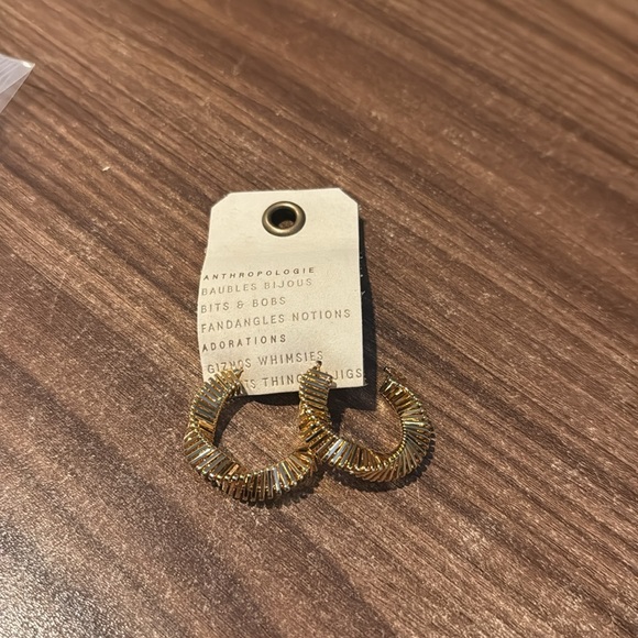 NWT Anthropologie Ribbed Twisted Hoop Earrings - Picture 4 of 4
